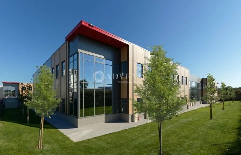 Local d’activités dans Le Blanc-Mesnil à louer Photo de l’immeuble– Image 1 sur 11