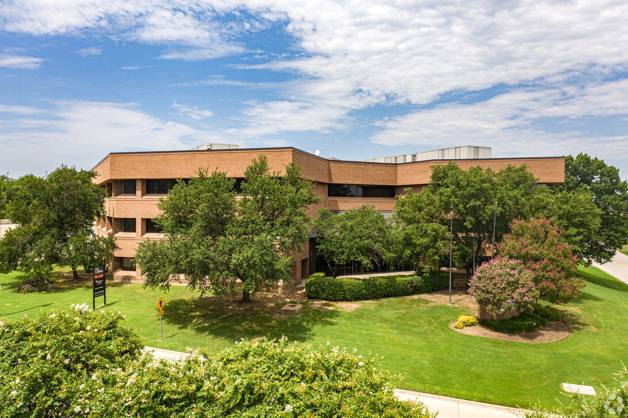 1400 Corporate Dr, Irving, TX à louer Photo de l’immeuble– Image 1 sur 11