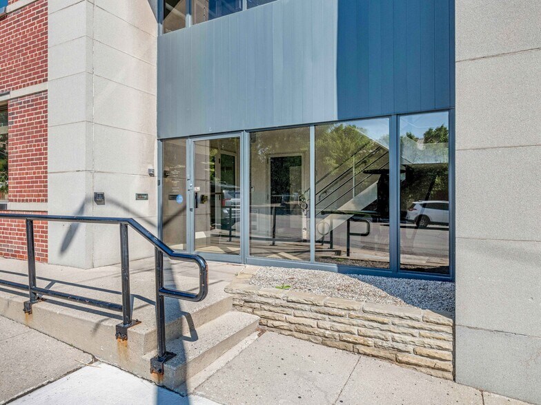 8 Macdonell St, Guelph, ON à louer - Photo de l’immeuble – Image 2 sur 13