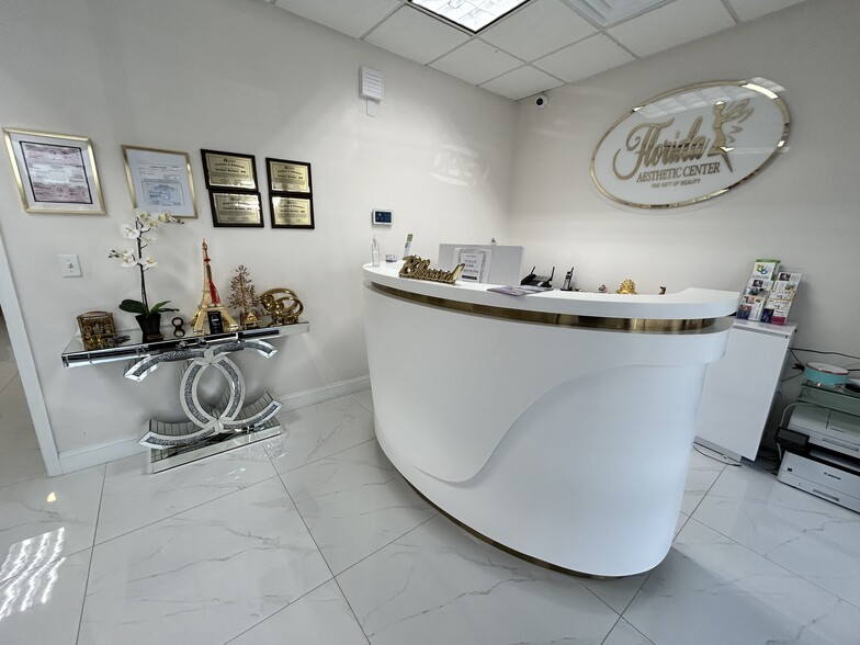 2100-2140 Michigan Ave, Kissimmee, FL à louer - Photo intérieure – Image 3 sur 7