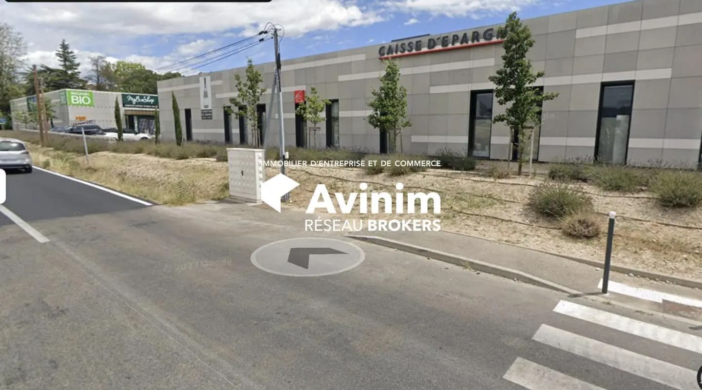 Local commercial dans Carpentras à louer Photo de l’immeuble– Image 1 sur 4