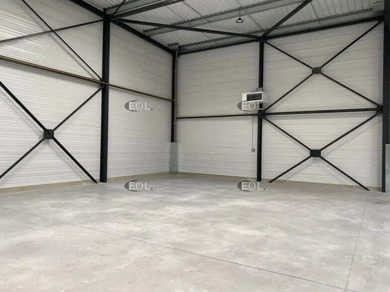 Local d'activités dans Marignane à vendre - Photo intérieure – Image 2 sur 9