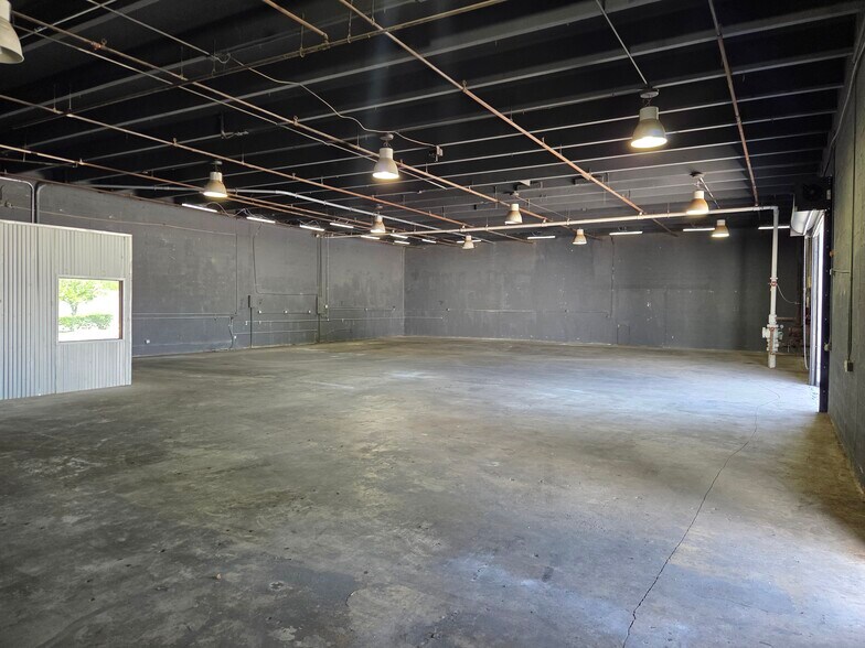 5750 Columbia Cir, Mangonia Park, FL à louer - Photo de l’immeuble – Image 2 sur 5