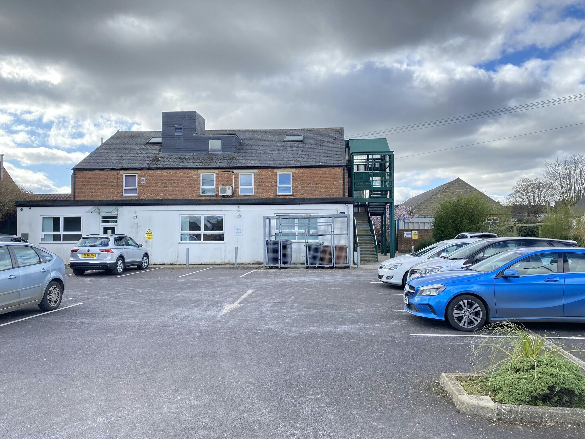 441 Lincoln Rd, Peterborough à louer Photo de l’immeuble– Image 1 sur 11