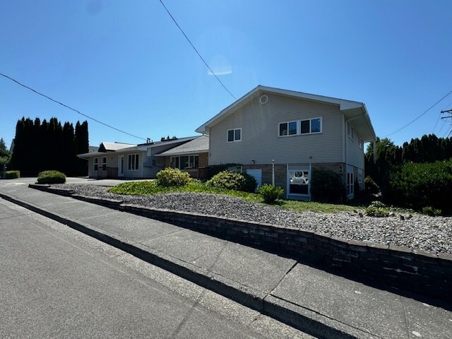 902 E Maple St, Arlington, WA à vendre - Photo de l’immeuble – Image 1 sur 48