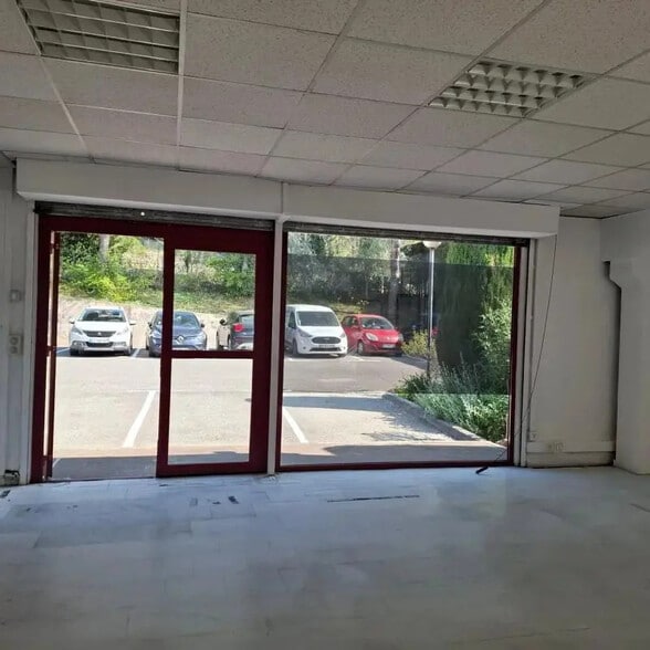 250 Route De Tiragon, Mouans-Sartoux à louer - Photo de l’immeuble – Image 2 sur 4