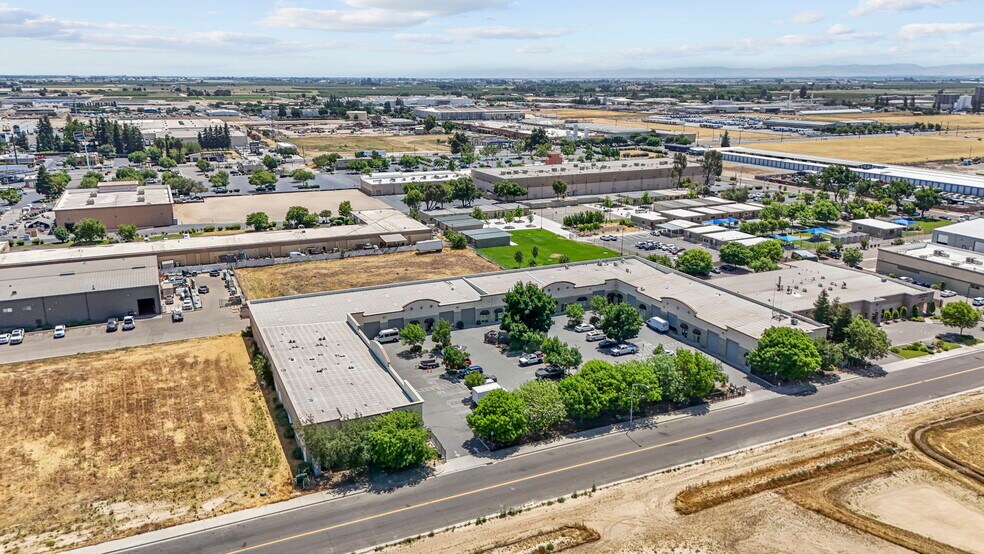 2250-2298 MaryAnne Dr, Turlock, CA à vendre - Photo de l’immeuble – Image 1 sur 17