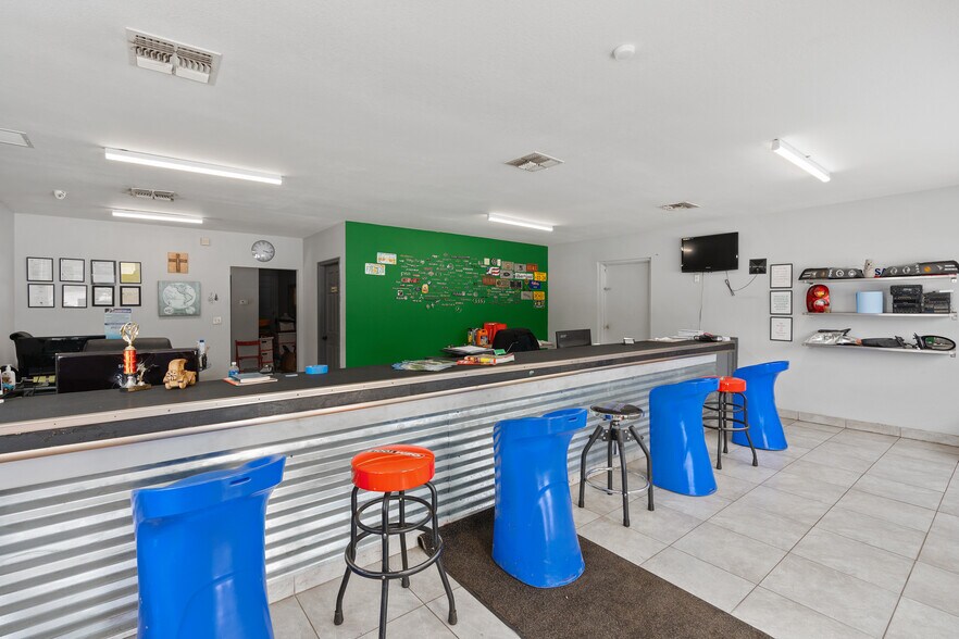 366 N County Road 13, Orlando, FL à vendre - Photo de l’immeuble – Image 2 sur 17