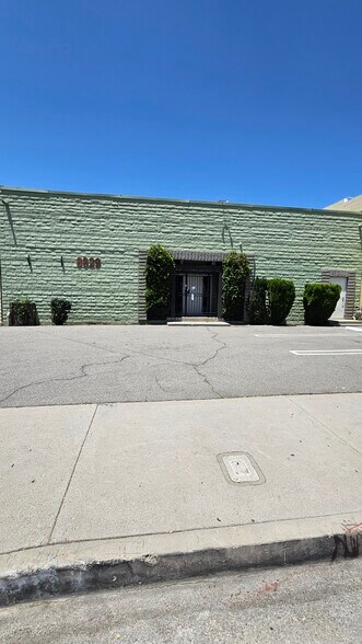 8829 Shirley Ave, Northridge, CA à louer - Photo principale – Image 1 sur 9