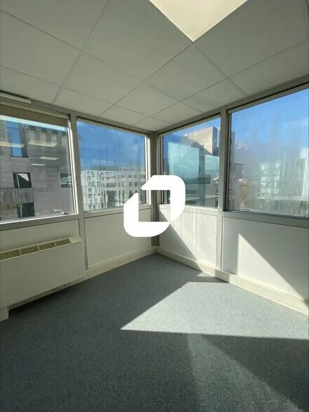 Bureau dans Grenoble à louer - Photo de l’immeuble – Image 1 sur 8