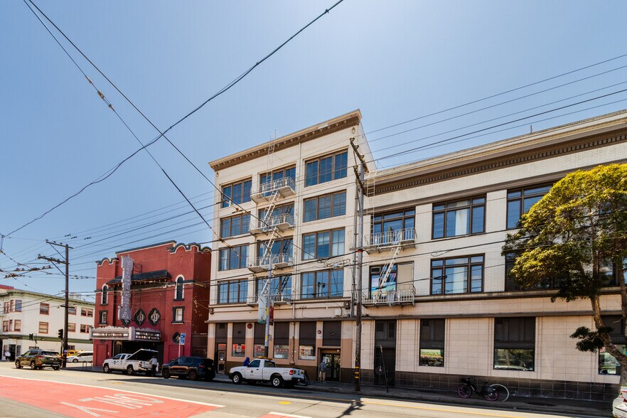 2973 16th St, San Francisco, CA à louer - Photo de l’immeuble – Image 2 sur 15