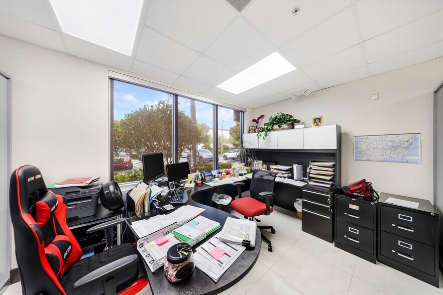 12601 NW 115th Ave, Medley, FL à louer - Photo de l’immeuble – Image 3 sur 20