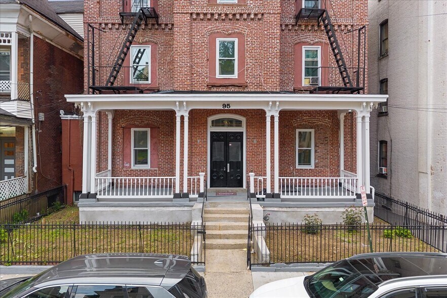 95 Buena Vista Ave, Yonkers, NY à vendre - Photo de l’immeuble – Image 1 sur 19