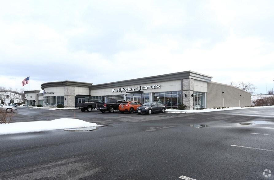 134 Capital Dr, West Springfield, MA à louer - Photo principale – Image 1 sur 7
