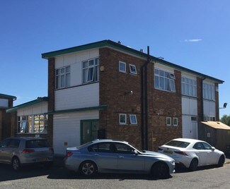 Plus de détails pour 16-17 Station Clos, Potters Bar - Local d'activités à louer