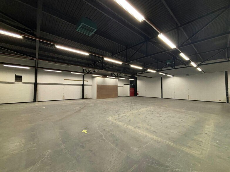 16 Macadam Pl, Irvine à louer - Photo de l’immeuble – Image 2 sur 6