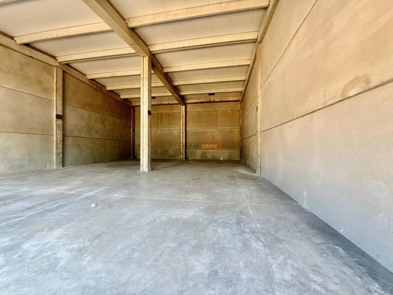 Industriel/Logistique dans Le Muy à louer - Photo de l’immeuble – Image 3 sur 5