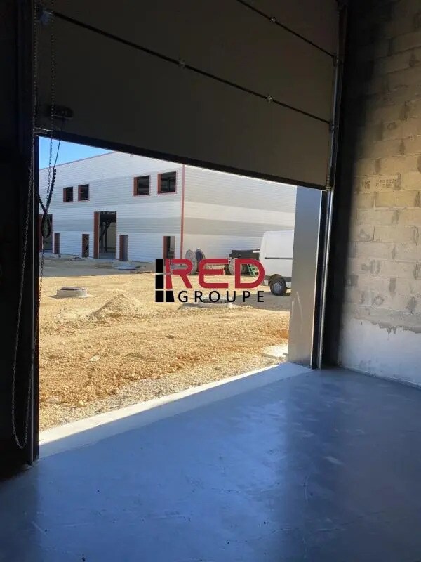 Industriel/Logistique dans Signes à vendre Photo intérieure– Image 1 sur 5