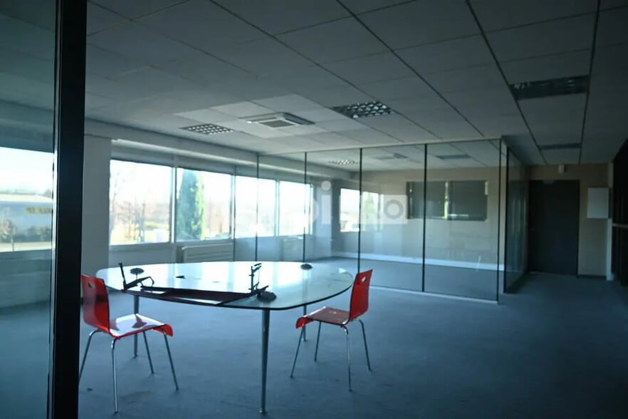Bureau dans Taluyers à louer - Photo de l’immeuble – Image 3 sur 24