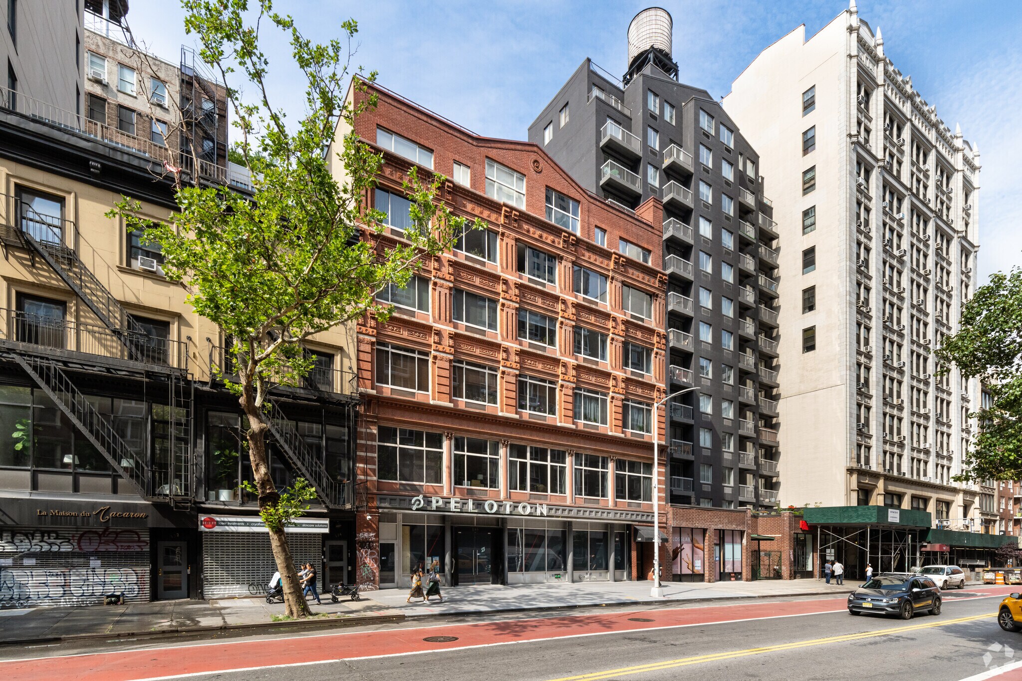 136-140 W 23rd St, New York, NY à louer Photo principale– Image 1 sur 5