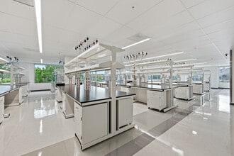 9276 Scranton Rd, San Diego, CA à louer Photo intérieure– Image 2 sur 8