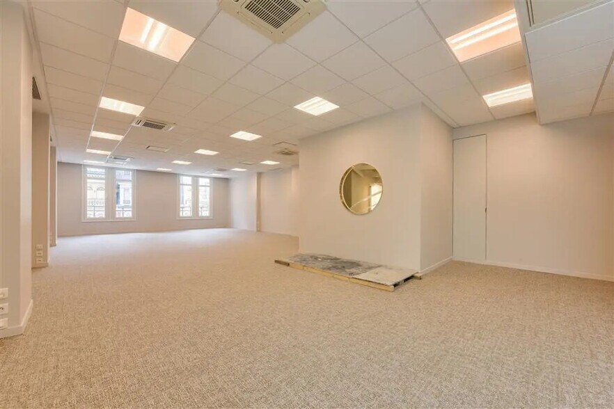 Bureau dans Paris à louer - Photo de l’immeuble – Image 2 sur 7