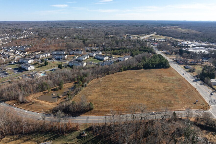 3303 & 3317 E Martin Luther King Jr Dr, High Point, NC à vendre - Photo de l’immeuble – Image 2 sur 5