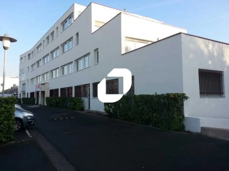 Bureau dans Chatou à louer - Photo de l’immeuble – Image 2 sur 8