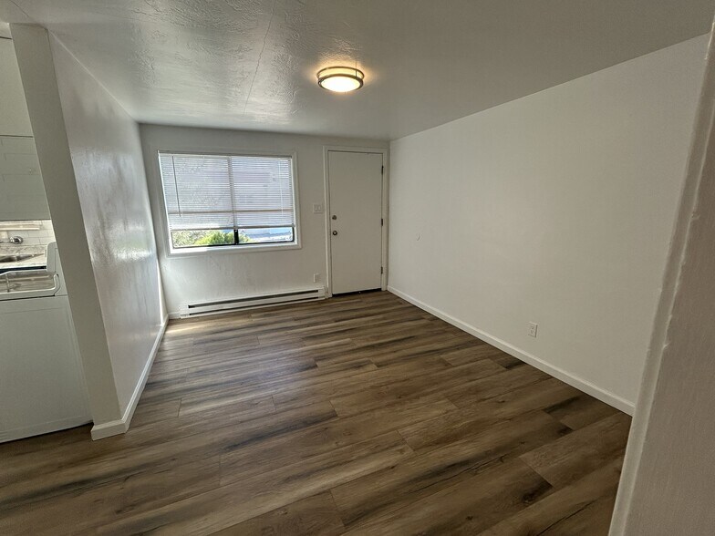 251 E Arroyo St, Reno, NV à vendre - Photo de l’immeuble – Image 3 sur 25