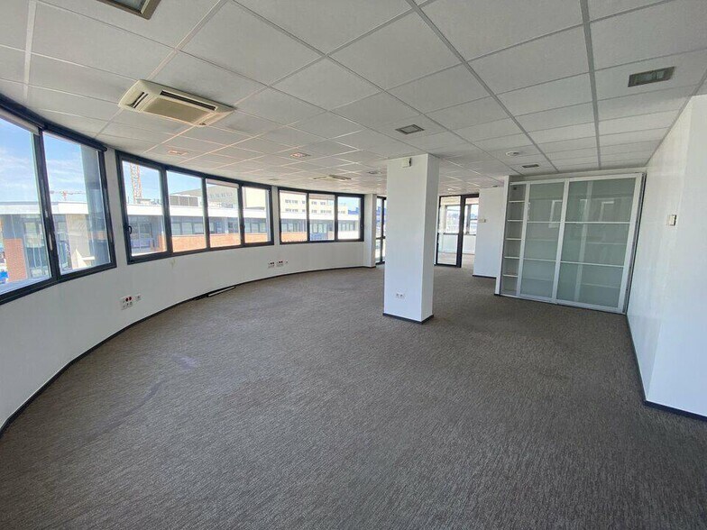 Bureau dans Reims à louer - Photo de l’immeuble – Image 2 sur 5