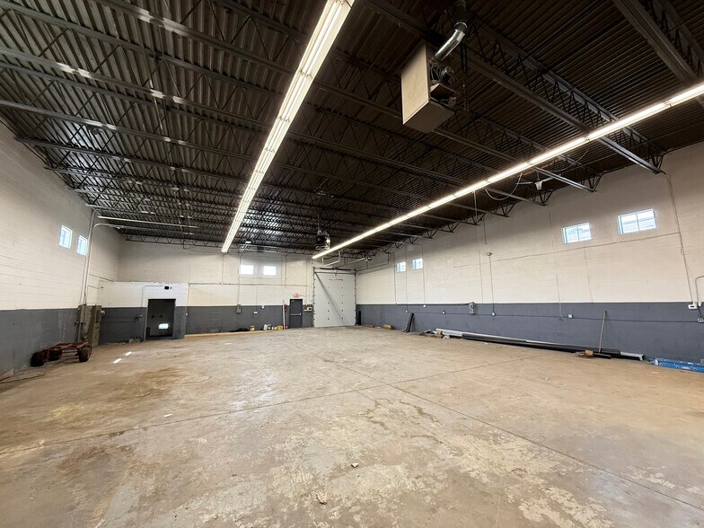 1301 Brummel Dr, Elk Grove Village, IL à louer - Photo de l’immeuble – Image 3 sur 8