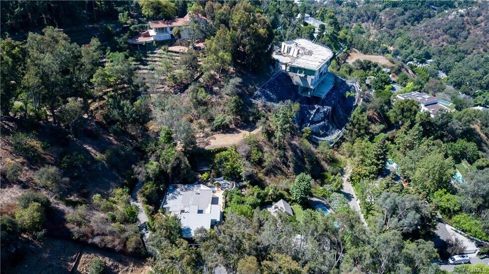 10515 Rocca Pl, Los Angeles, CA à vendre - Photo de l’immeuble – Image 2 sur 8