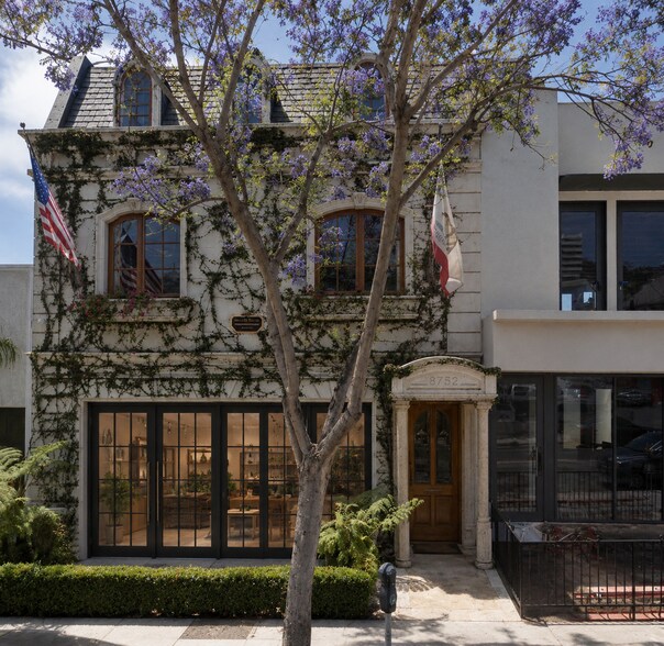8752 Holloway Dr, West Hollywood, CA à louer - Photo de l’immeuble – Image 1 sur 18