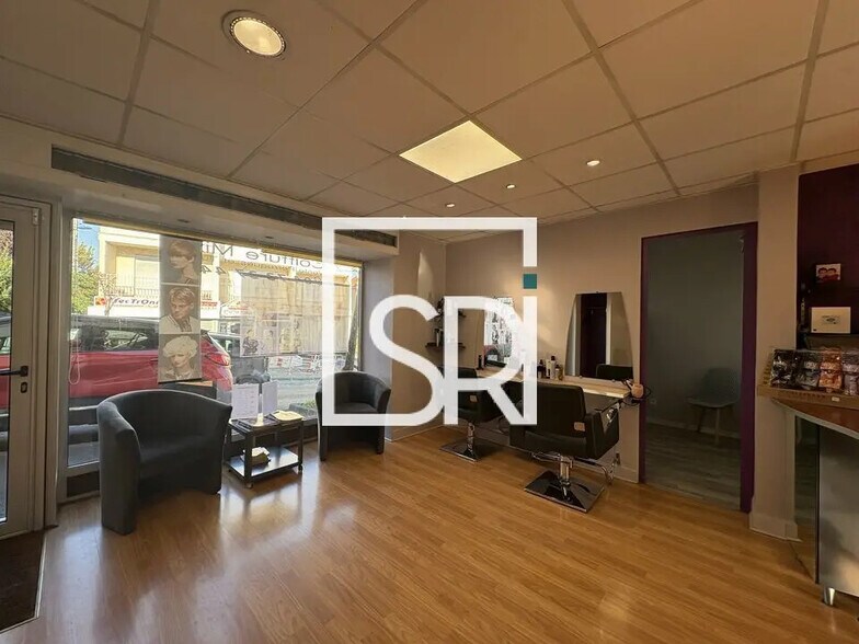Local commercial dans Clermont-Ferrand à louer - Photo de l’immeuble – Image 3 sur 10