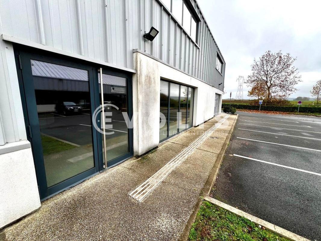 Local commercial dans Fontenay-le-Vicomte à vendre Photo de l’immeuble– Image 1 sur 6