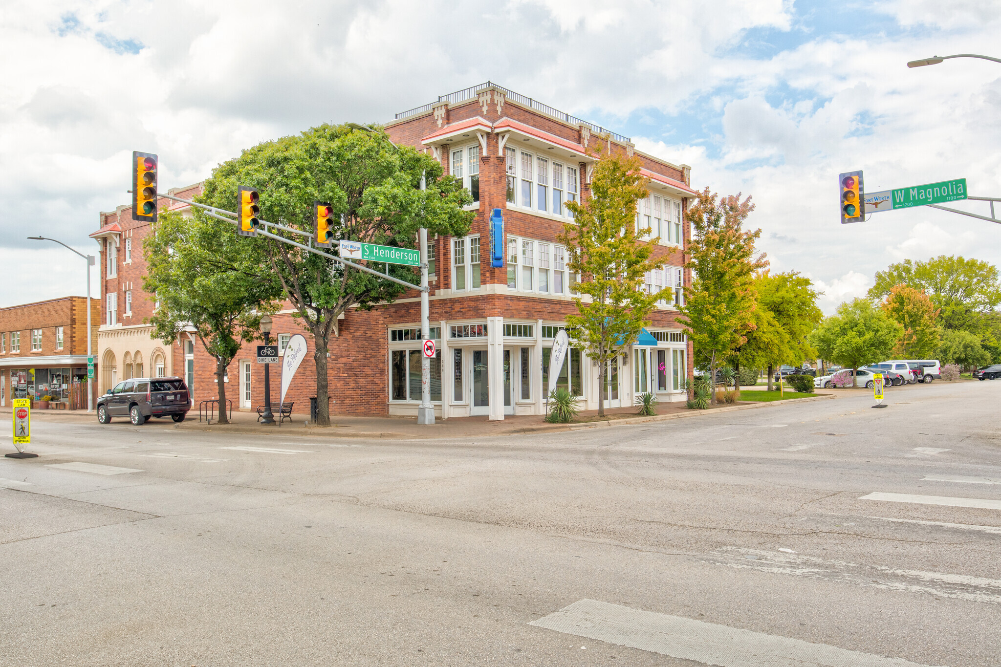 1200 W Magnolia Ave, Fort Worth, TX à louer Photo de l’immeuble– Image 1 sur 5