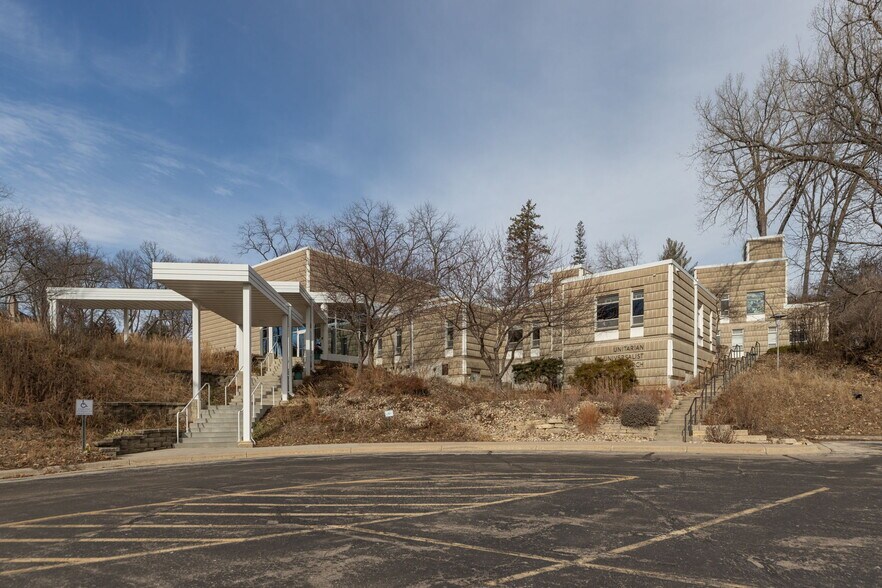 1727 Walden Ln SW, Rochester, MN à vendre - Photo de l’immeuble – Image 2 sur 20