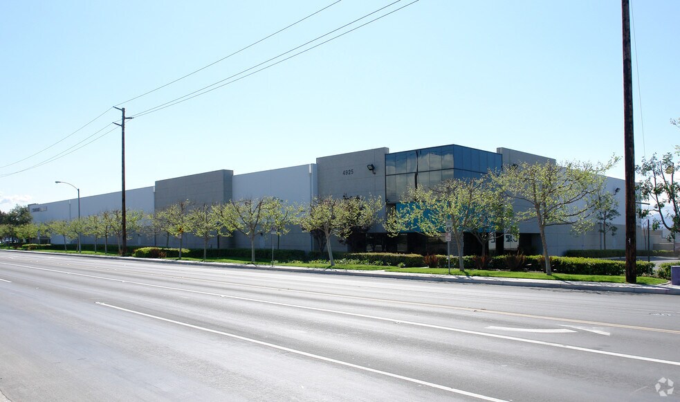4925-4975 Edison Ave, Chino, CA à louer - Photo de l’immeuble – Image 2 sur 2