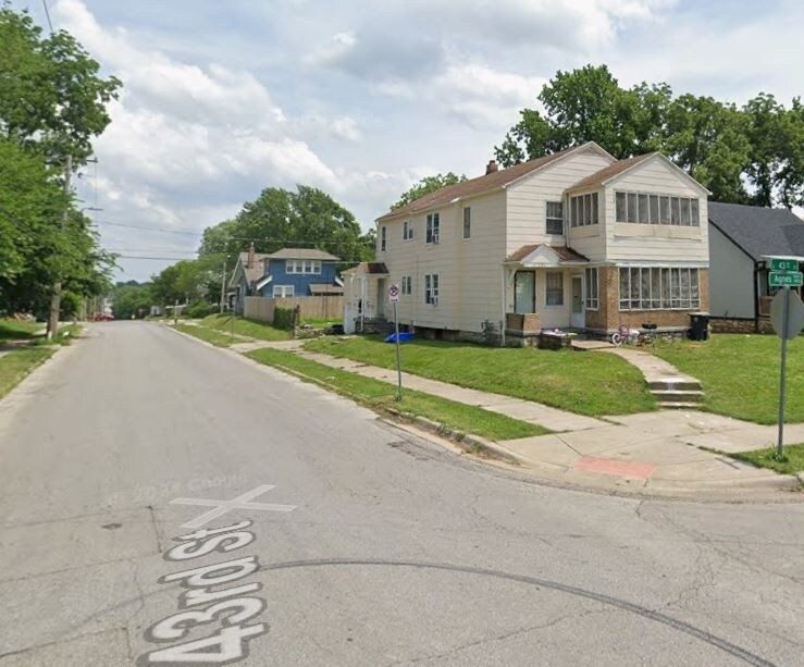 8 Unit Portfolio portefeuille de 4 biens à vendre sur LoopNet.fr Photo principale– Image 1 sur 2