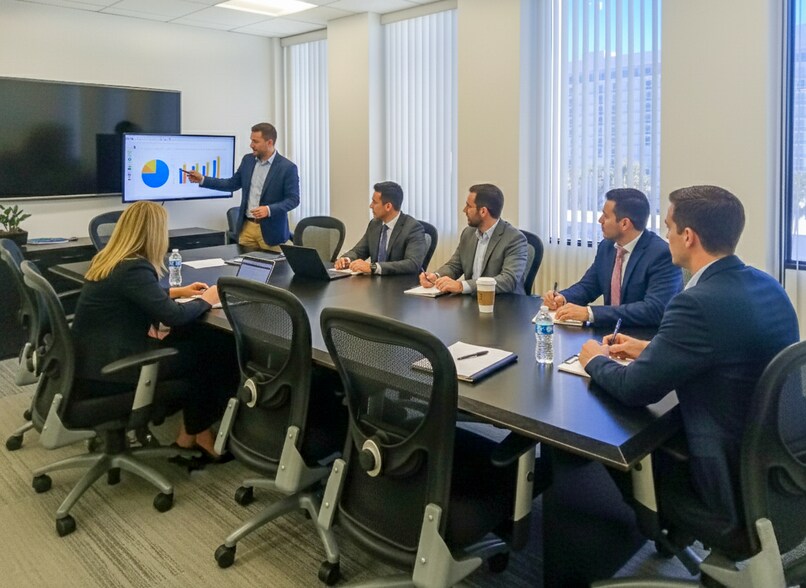 5901 W Century Blvd, Los Angeles, CA à louer - Photo intérieure – Image 2 sur 5