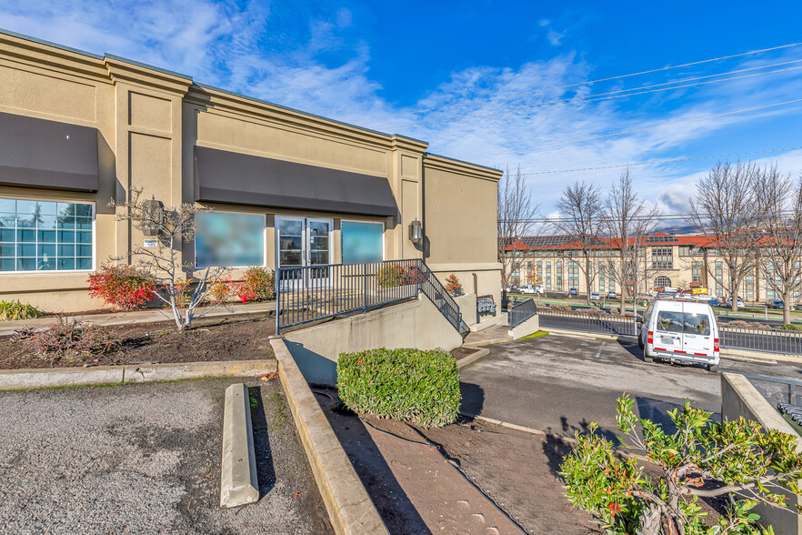1400 Ashland St, Ashland, OR à louer - Photo de l’immeuble – Image 3 sur 9