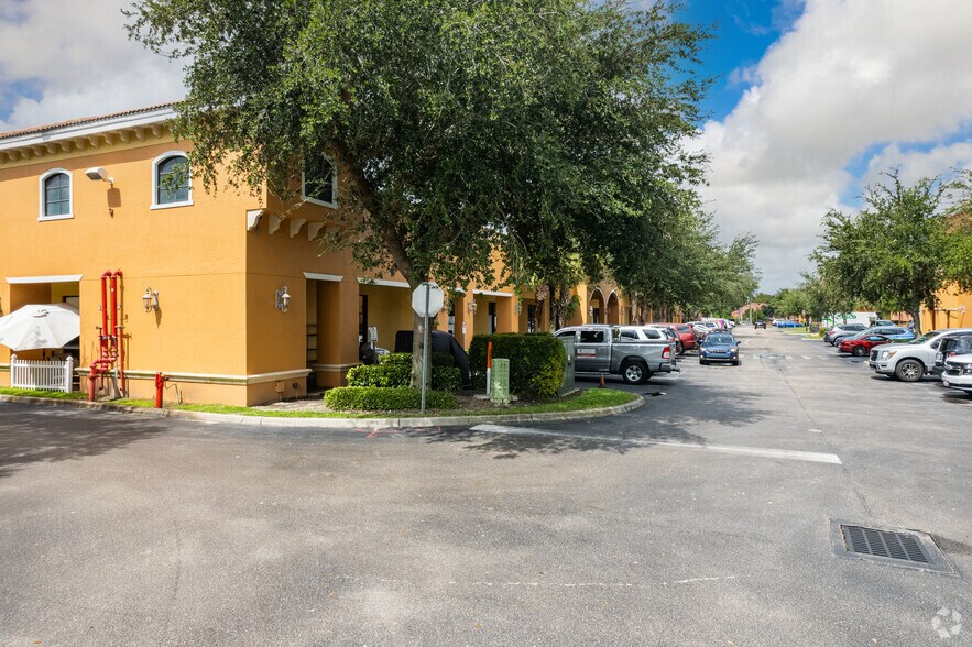 1201 Piper Blvd, Naples, FL à louer - Photo de l’immeuble – Image 2 sur 10