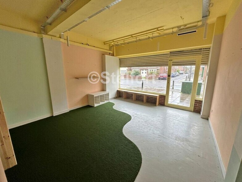 276 Court Rd, Londres à louer - Photo de l’immeuble – Image 3 sur 4