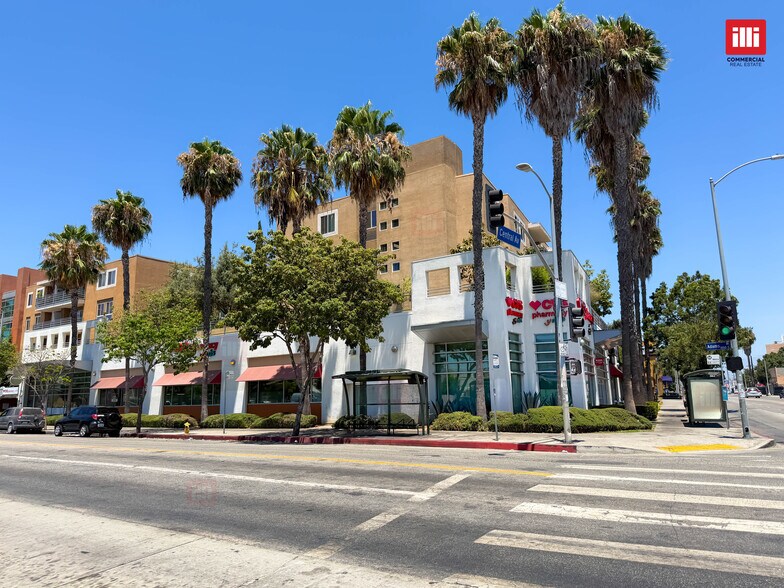 1011 E Adams Blvd, Los Angeles, CA à louer - Photo de l’immeuble – Image 2 sur 5