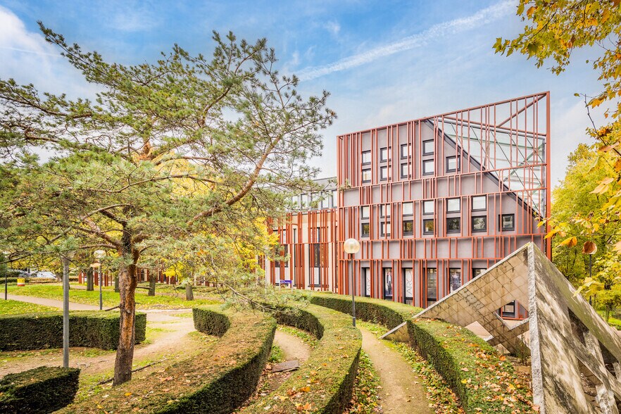 1 Place Des Hauts Tilliers, Gennevilliers à louer - Photo de l’immeuble – Image 2 sur 5