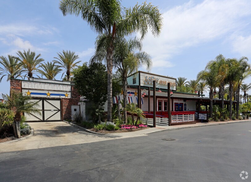 12011 Harbor Blvd, Garden Grove, CA à louer - Photo de l’immeuble – Image 3 sur 8