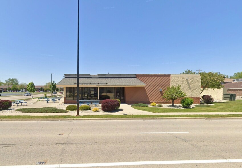 1780 22nd Ave, Kenosha, WI à vendre - Photo de l’immeuble – Image 2 sur 7