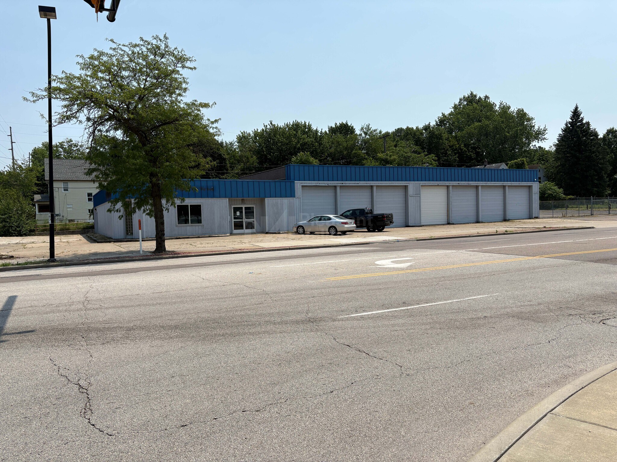 1325 S Main St, Akron, OH à vendre Photo de l’immeuble– Image 1 sur 7
