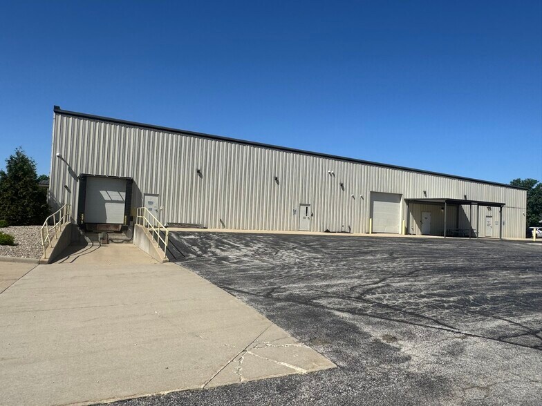 796 N Sunnyside Rd, Decatur, IL à louer - Photo de l’immeuble – Image 2 sur 26