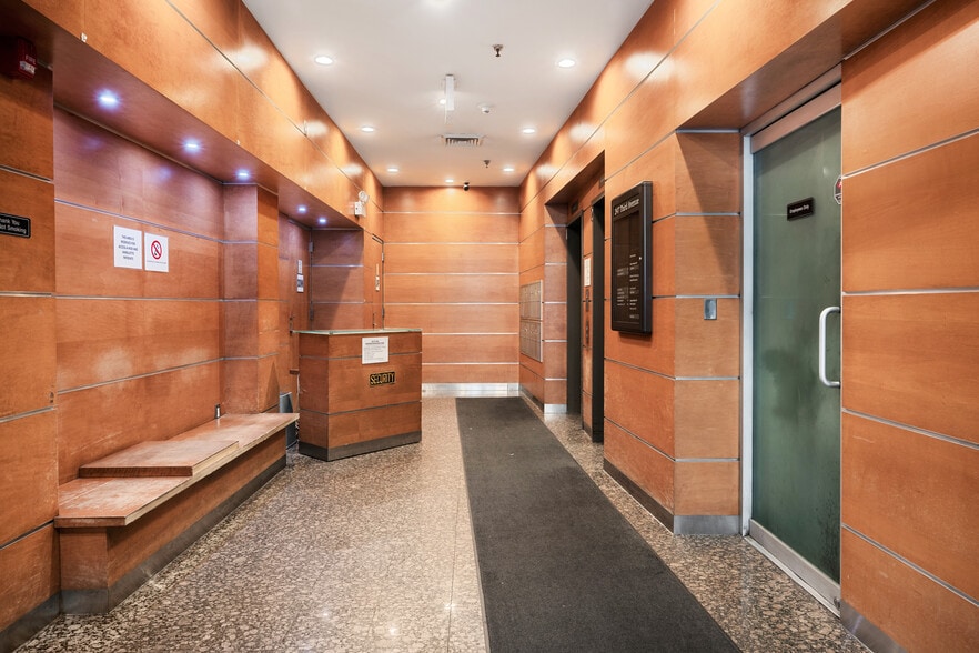 247-251 3rd Ave, New York, NY à louer - Hall d’entrée – Image 3 sur 7